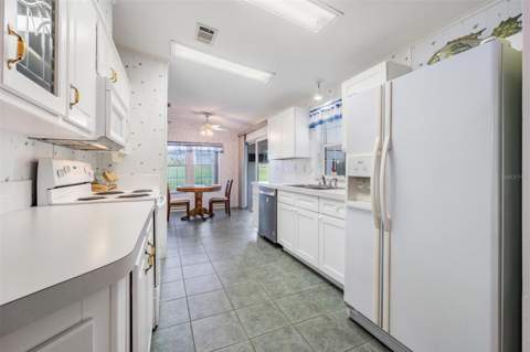 37601 Neukom Avenue, Zephyrhills FL - photo 8 of 47