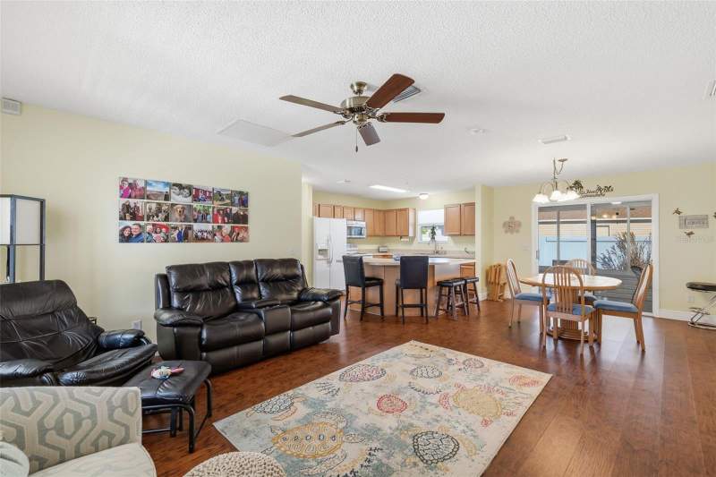 3 bedroom Single Family Residence at 1609 Blossom Terrace, The Villages, The Villages — photo 3