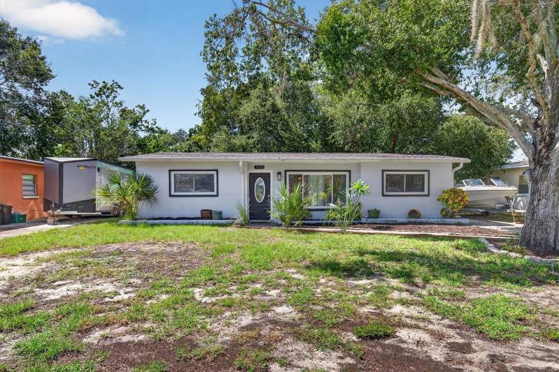 3 bedroom Single Family Residence at 715 W Bayshore Drive, Bayshore Heights, Tarpon Springs — photo 2