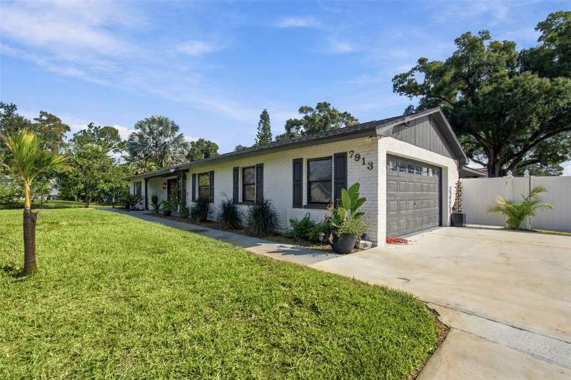 4 bedroom Single Family Residence at 7913 Flowerfield Drive, Pat Acres 7th Add, Tampa — photo 4