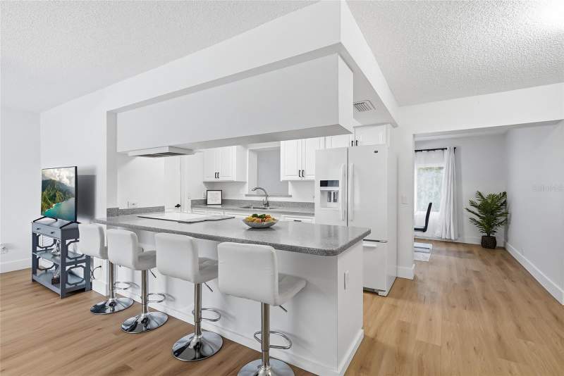 3 bedroom Single Family Residence at 1318 S HILLCREST AVENUE, BROOKHILL, CLEARWATER — photo 3