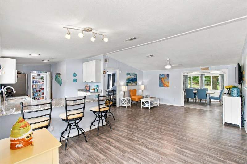 2 bedroom Manufactured Home at 2715 11th Avenue, Ruskin Colony Farms 1st Extens, Ruskin — photo 2