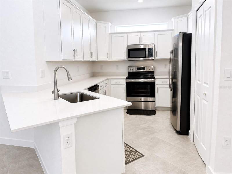 2 bedroom Villa at 8125 Shore Lake Drive, Palm Lake At Coco Bay, Englewood — photo 4