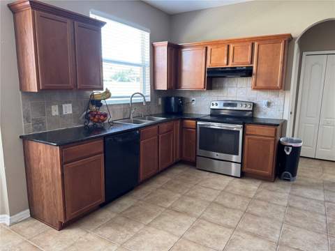 435 Stone Briar Drive, Ruskin FL - photo 6 of 6