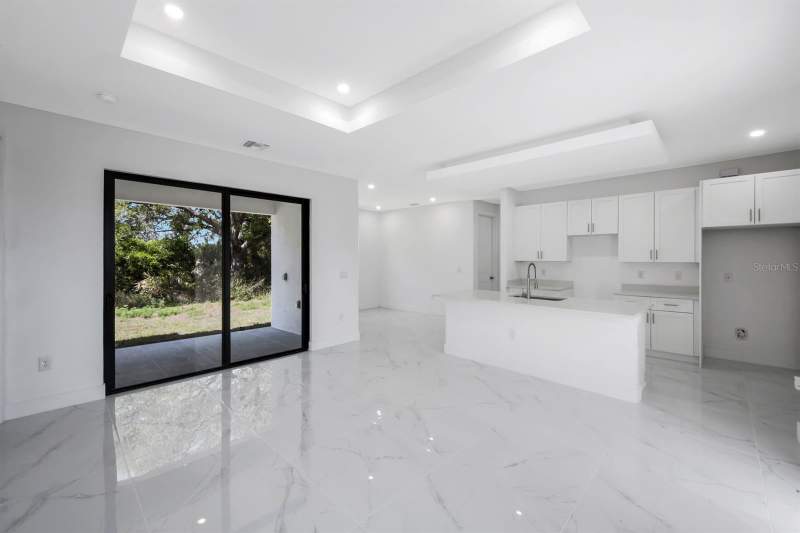 3 bedroom Single Family Residence at 100 Parish Drive, Mirror Lakes Unit 18, Lehigh Acres — photo 4
