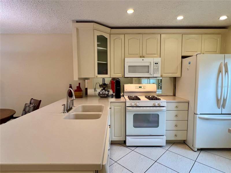 2 bedroom Villa at 1395 Mission Drive #28C, Mission Hills Condo, Clearwater — photo 3