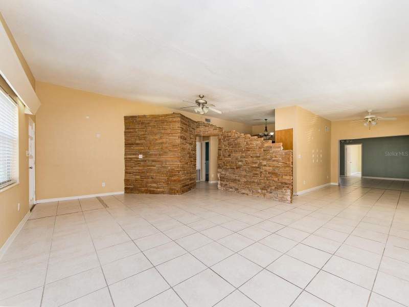 4 bedroom Single Family Residence at 12663 Indian Rocks Road, Grove Lake Manor, Largo — photo 4