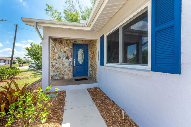 2 bedroom Single Family Residence at 557 Magnolia Avenue, Port Charlotte Sec 010, Port Charlotte — photo 2