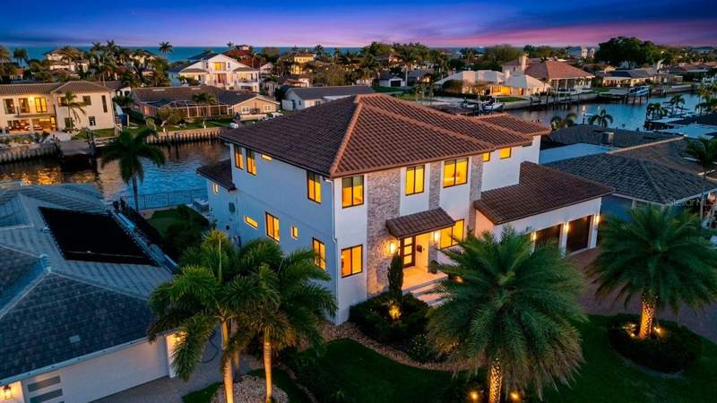 5 bedroom Single Family Residence at 2060 Illinois Avenue, Venetian Isles, St Petersburg — photo 4