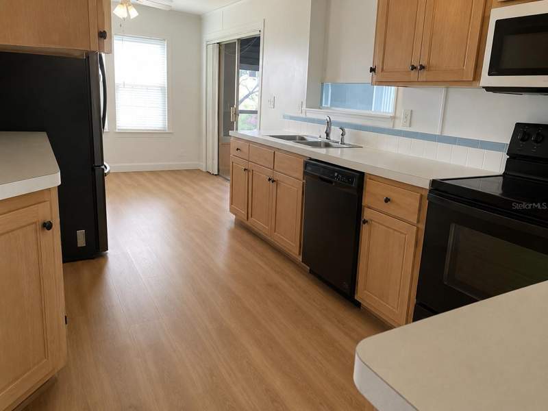 3 bedroom Manufactured Home at 37643 Landis Avenue, Grand Horizons Ph 01, Zephyrhills — photo 2