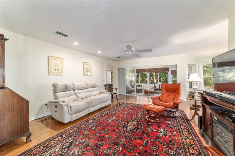 2 bedroom Single Family Residence at 9686 SW 92nd Place Road, On Top Of The World - Providence, Ocala — photo 3