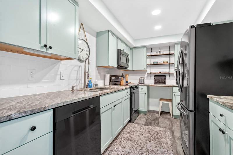 1 bedroom Condominium at 255 Dolphin Point #407, Dolphin Cove Clearwater, Clearwater Beach — photo 4