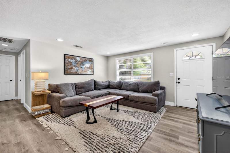 3 bedroom Single Family Residence at 6827 80th Terrace, Fairlawn Park Manor, Pinellas Park — photo 5