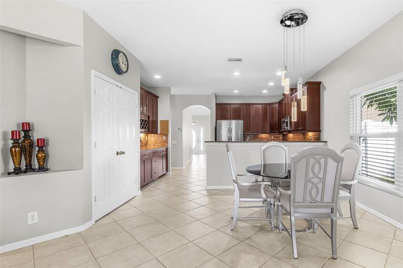 3 bedroom Single Family Residence at 2229 Cape Heather Circle, Heatherwood Lakes, Cape Coral — photo 4