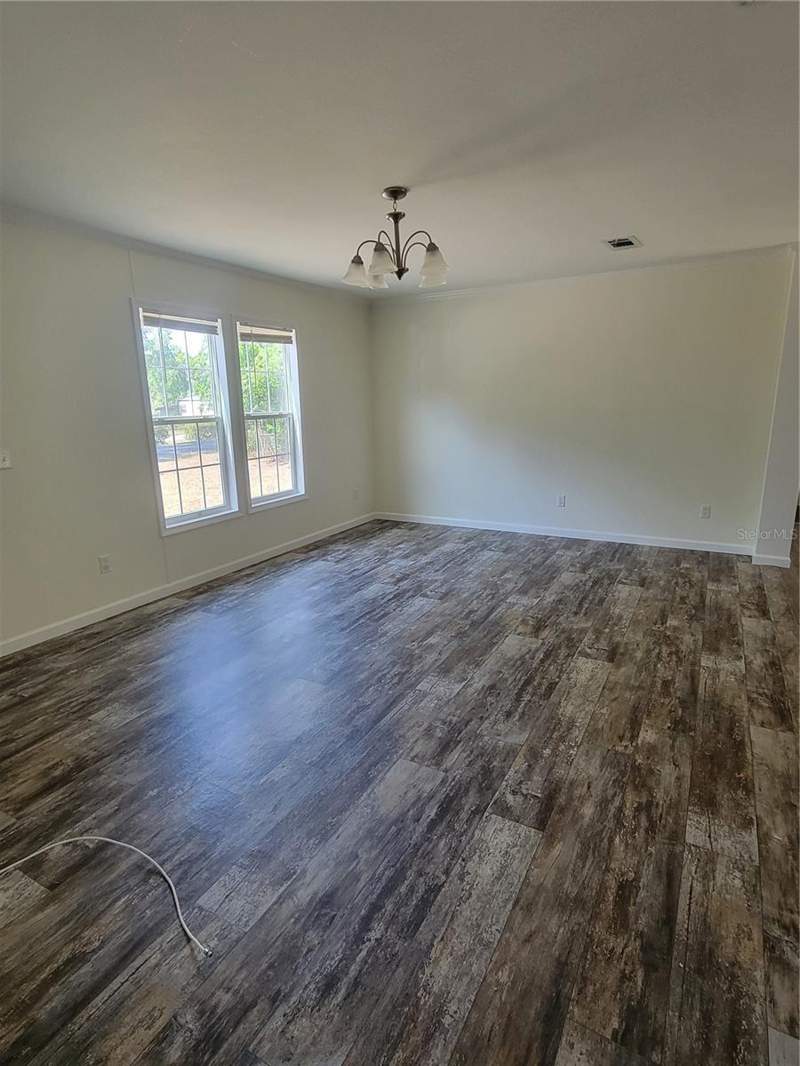 3 bedroom Manufactured Home at 2435 Myer Avenue, Edgewood Park Add, Leesburg — photo 2