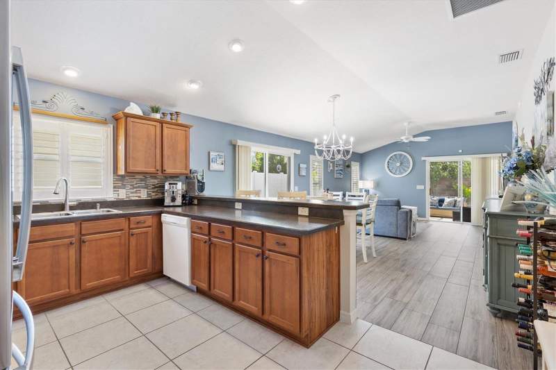 3 bedroom Single Family Residence at 780 Adrienne Way, Villages Of Sumter Megan Villas, The Villages — photo 4