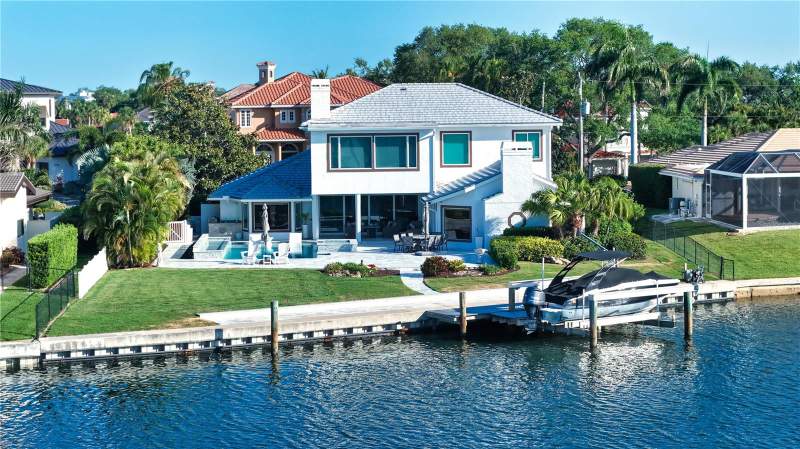 4 bedroom Single Family Residence at 7689 Cove Terrace, Southpointe Shores, Sarasota — photo 2
