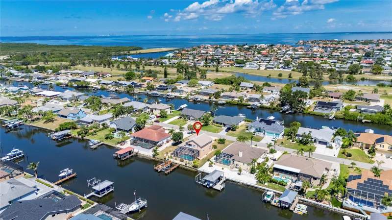 4 bedroom Single Family Residence at 830 Golf Island Drive, Apollo Beach Unit 06, Apollo Beach — photo 4