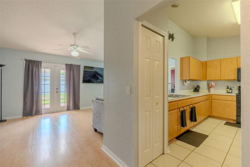 3 bedroom Single Family Residence at 145 Eagle Point Boulevard, Eagle Point, Auburndale — photo 3