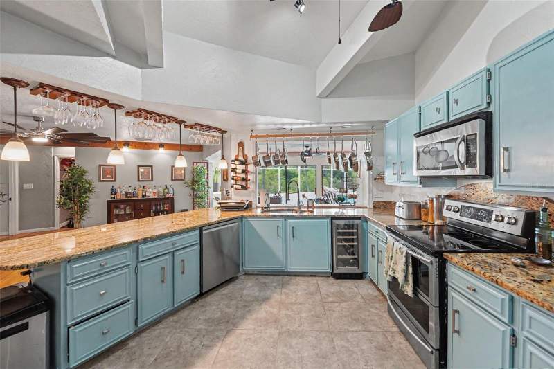 4 bedroom Single Family Residence at 1615 Saint Pauls Drive, Belleair Cove, Clearwater — photo 3