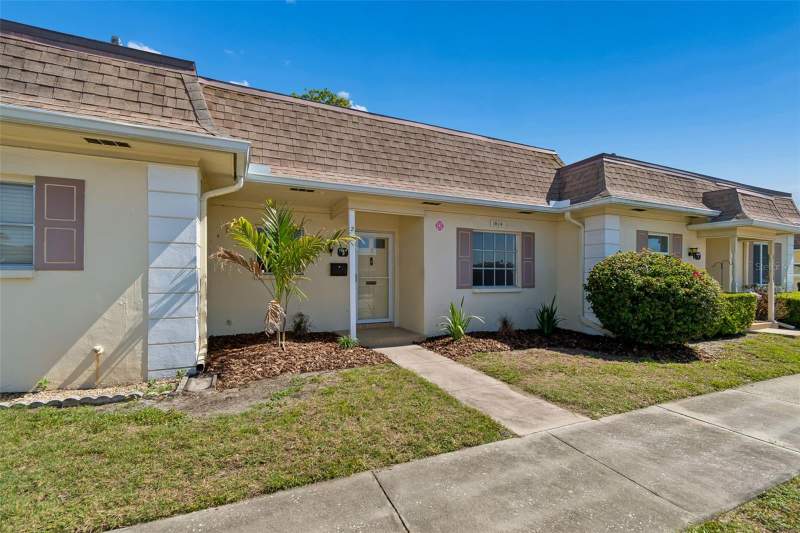 2 bedroom Villa at 1614 S Lake Avenue #2, Normandy Park South, Clearwater — photo 2