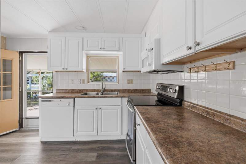 2 bedroom Manufactured Home at 3417 Wax Myrtle Circle, Zellwood Station, Zellwood — photo 5