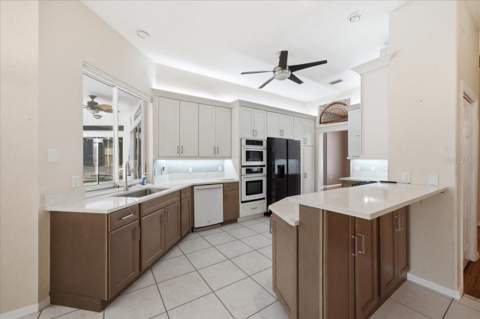 8402 Maybelle Drive, Weeki Wachee FL - photo 18 of 79