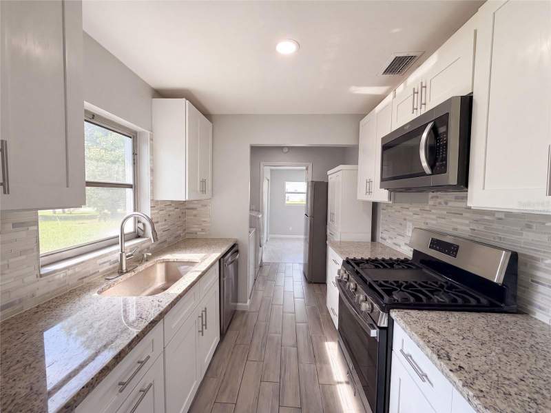 2 bedroom Single Family Residence at 2096 W Atmore Circle, Deltona Lakes Unit 69, Deltona — photo 2
