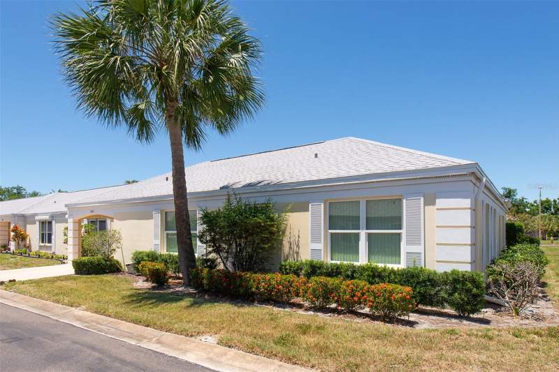 2 bedroom Condominium at 8241 Brentwood Road #8241, Chateaux De Bardmoor, Seminole — photo 2