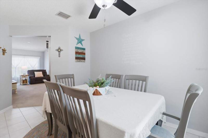2 bedroom Single Family Residence at 4155 N Lee Street, Oakwood Village, Beverly Hills — photo 4