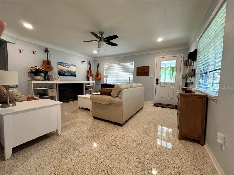 2 bedroom Single Family Residence at 2831 Clinton Street, Boca Ceiga Park, Gulfport — photo 2