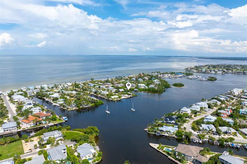 3 bedroom Single Family Residence at 511 South Drive, Wells Bay Harbor, Anna Maria — photo 3
