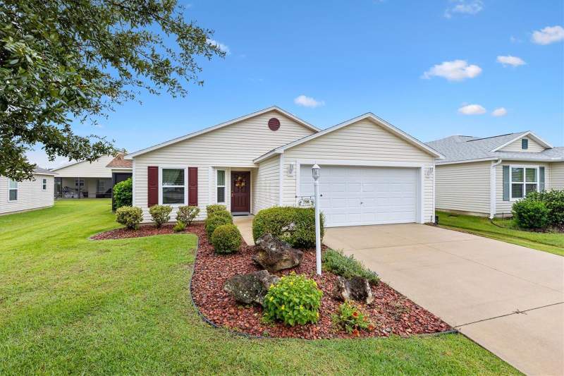 3 bedroom Single Family Residence at 798 Millhorn Loop, Villages Of Pine Hills, The Villages — photo 3