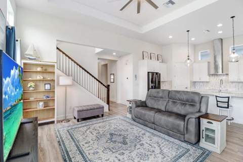 3847 Lajuana Boulevard, Wesley Chapel FL - photo 7 of 57