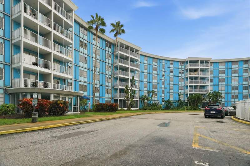 1 bedroom Condominium at 3315 58th Avenue #617, Wave The Condo, St Petersburg — photo 4