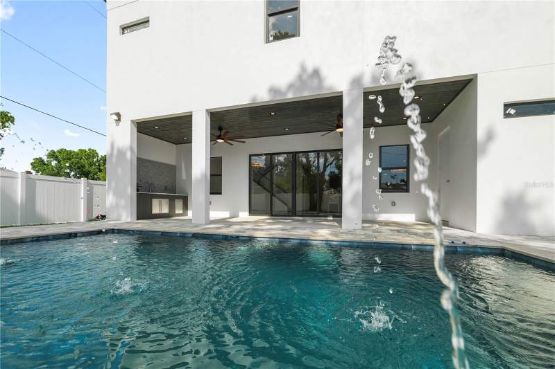 4 bedroom Single Family Residence at 2308 1/2 N Elcoe Drive, Wellswood Estates Unit 1, Tampa — photo 4
