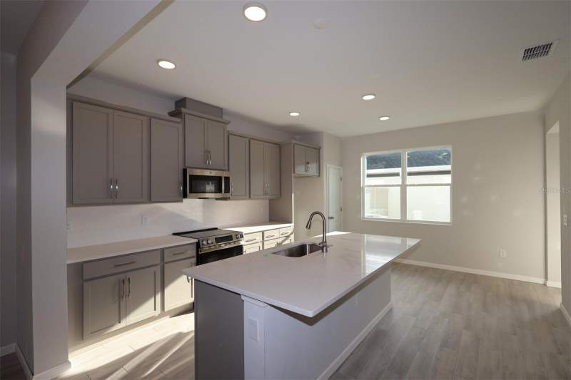 3 bedroom Townhouse at 1341 Hyde Street, Center Lake On The Park, St Cloud — photo 4