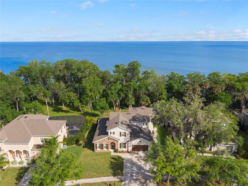 Lake Cove Pointe