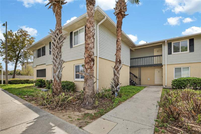 202 RED MAPLE PLACE #202 home for sale in The Hamptons At Brandon A Condo