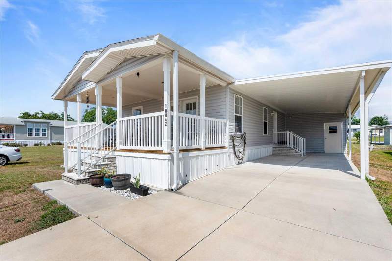 2 bedroom Manufactured Home at 10042 Collingwood Avenue, Hampton Court Unrec, Dade City — photo 3