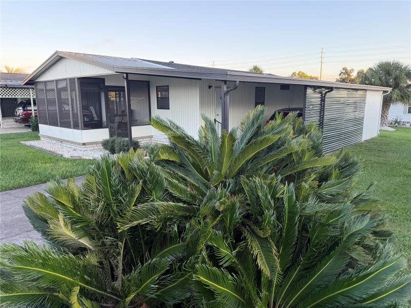 2 bedroom Manufactured Home at 37542 Pinata Avenue, Spanish Trails West Residential Cooperative, Zephyrhills — photo 2