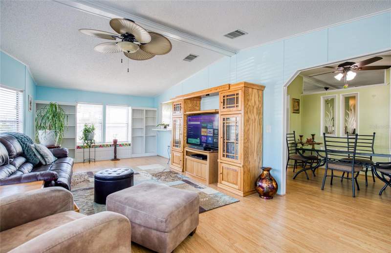 2 bedroom Manufactured Home at 228 Tarpon Lane, Gull-Aire Village, Oldsmar — photo 3
