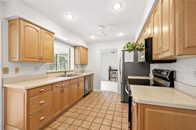 3 bedroom Single Family Residence at 109 Cardinal Lane, Eustis, Eustis — photo 4