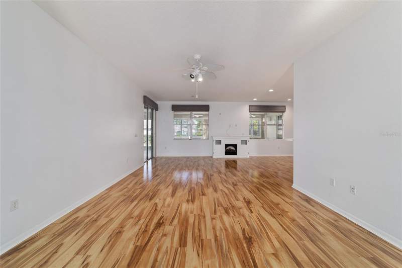 3 bedroom Single Family Residence at 8798 SW 83rd Circle, On Top Of The World/Candler Hills East Ph I Un B, Ocala — photo 4