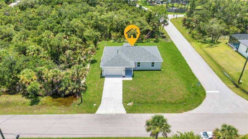 3 bedroom Single Family Residence at 420 Hoffer Street, Port Charlotte Sec 024, Port Charlotte — photo 3