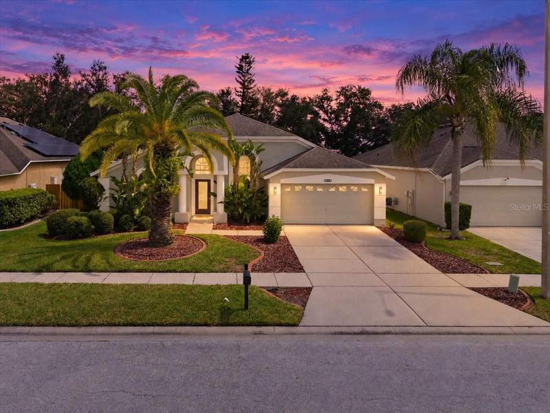 4 bedroom Single Family Residence at 18009 Palm Breeze Drive, Cross Creek Prcl D Ph 1, Tampa — photo 2