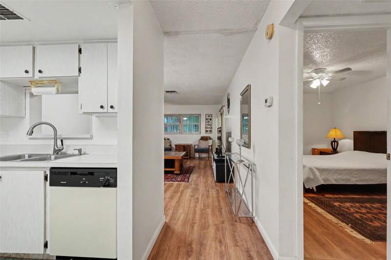 1 bedroom Condominium at 601 N Hercules Avenue #1004, Pinewood Village Condo, Clearwater — photo 3