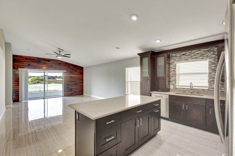 4 bedroom Single Family Residence at 8105 Tar Hollow Drive, Carriage Pointe Ph 1, Gibsonton — photo 5