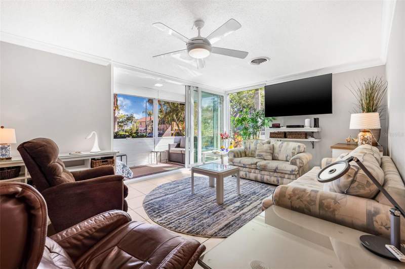 1 bedroom Condominium at 615 10th Avenue #1, Whispering Waters Condo, St Petersburg — photo 5
