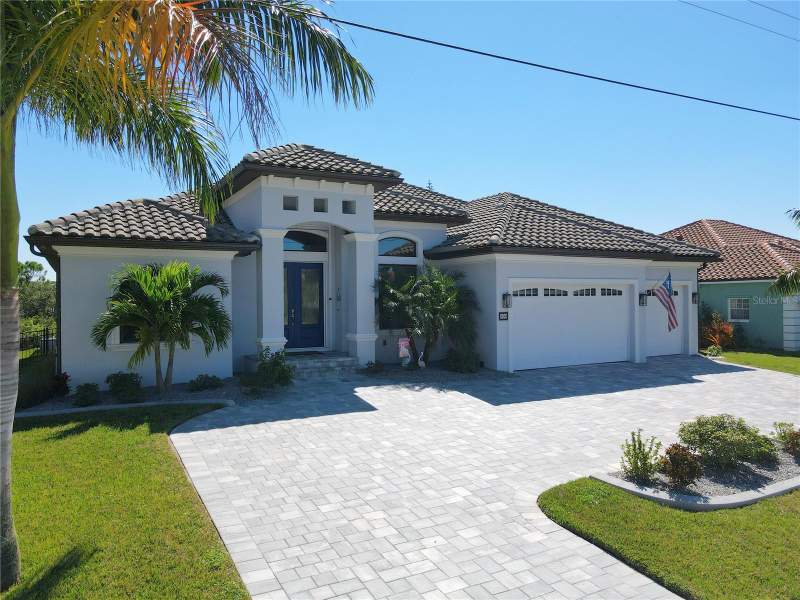 3 bedroom Single Family Residence at 319 Trieste Drive, Punta Gorda Isles Sec 15, Punta Gorda — photo 2